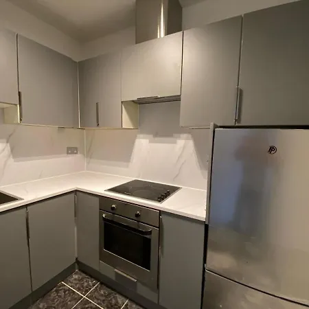 Modern And Accessible 1 - Sleeps 8 Galway