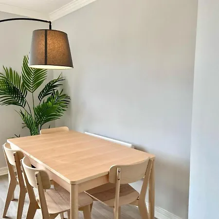 Modern And Accessible 1 - Sleeps 8 * Galway