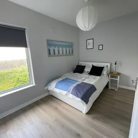 Modern And Accessible 1 - Sleeps 8