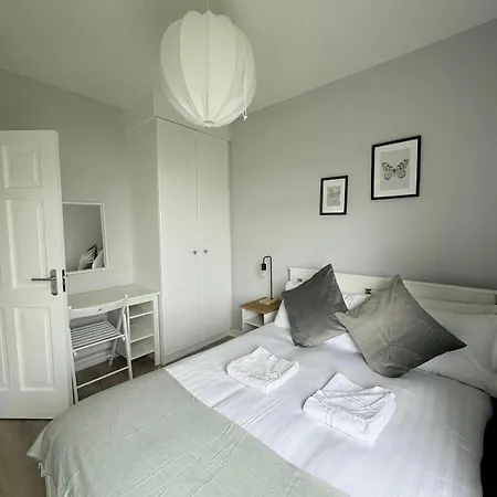 Appartement Modern And Accessible 1 - Sleeps 8 *